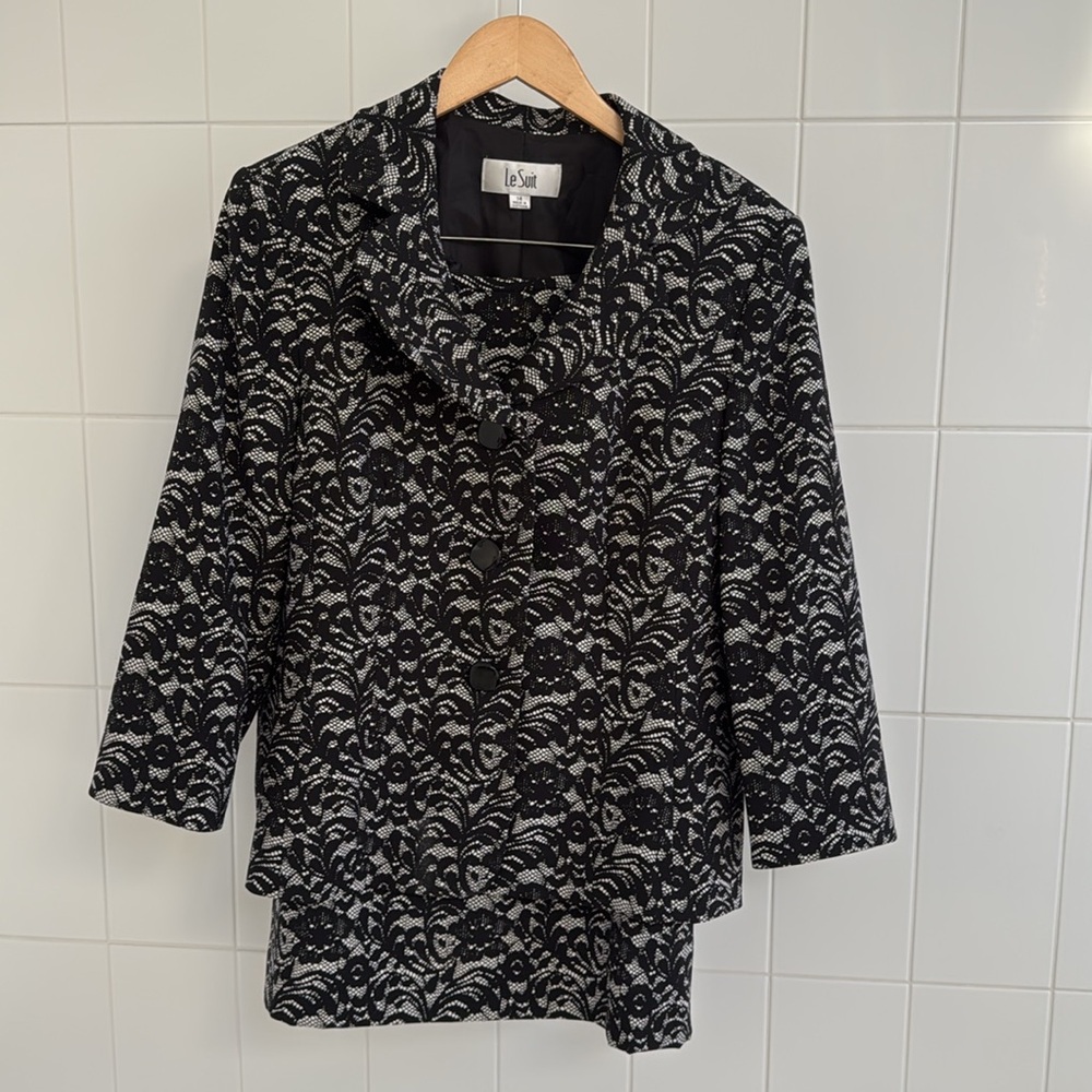 Lesuit black and white skirt suit size 14 like new